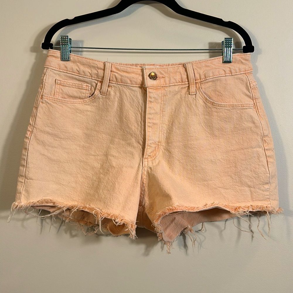 Universal Thread Peach Vintage Midi Raw Hem Distressed Women Shorts Size 10 / 30